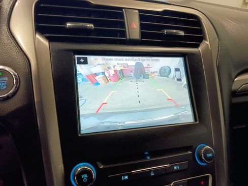 Used 2017 Ford Fusion SE w/ Fusion SE Technology Package FWD image 23