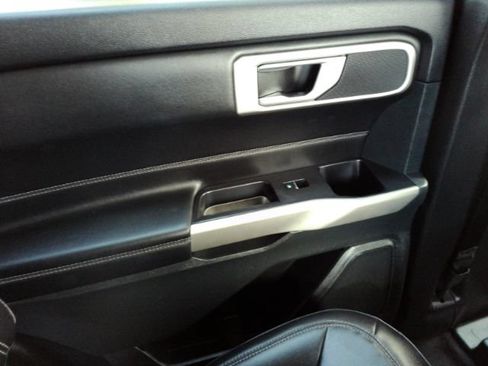 Used 2023 Ford Explorer XLT w/ Equipment Group 202A RWD image 30