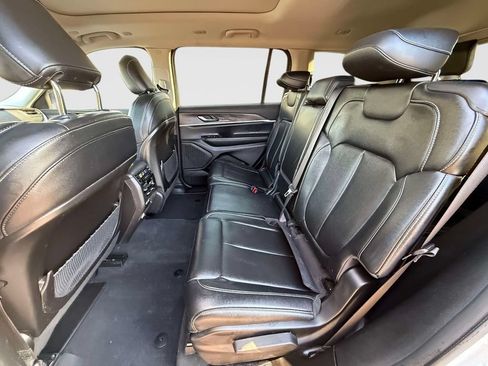Used 2023 Jeep Grand Cherokee L Limited AWD/4WD image 13
