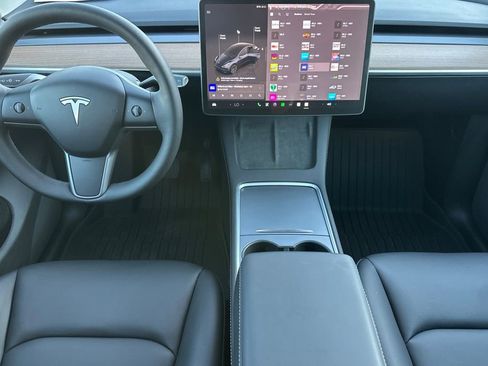 Used 2025 Tesla Model Y Long Range image 12