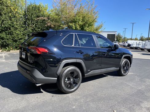Used 2025 Toyota RAV4 LE image 9