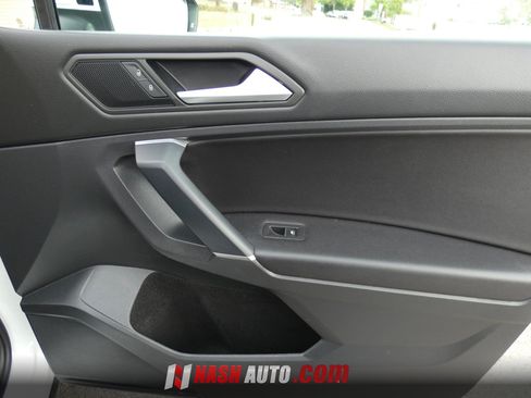 Used 2020 Volkswagen Tiguan SE w/ Panoramic Sunroof Package FWD image 32