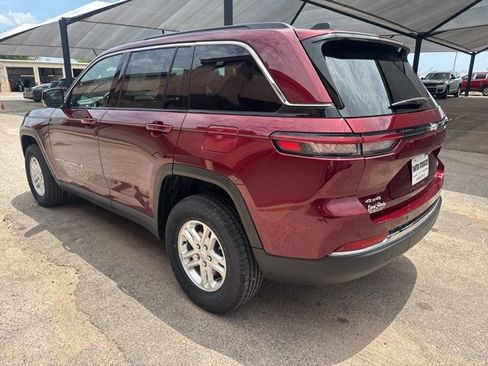 New 2025 Jeep Grand Cherokee Laredo image 4