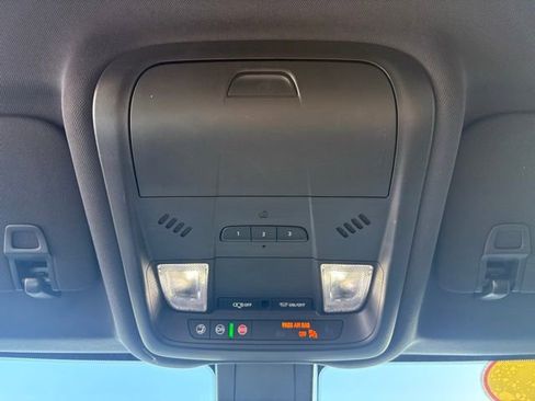 Used 2024 Chevrolet Equinox Premier image 27