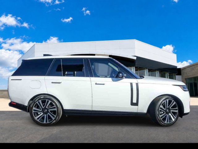 Used 2023 Land Rover Range Rover SE AWD/4WD image 9