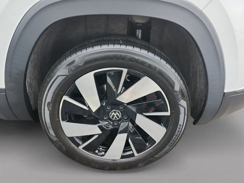 Used 2024 Volkswagen Atlas Cross Sport SE AWD/4WD image 16