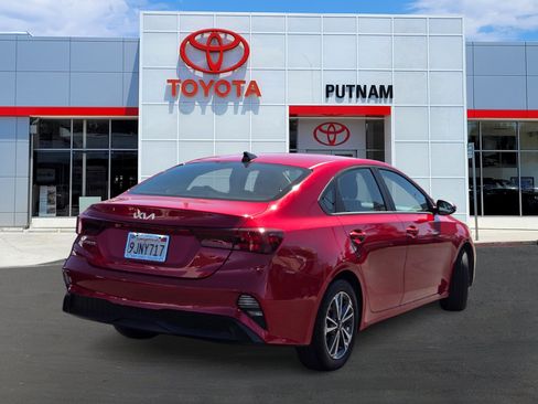 Used 2023 Kia Forte LXS w/ LXS Technology Package FWD image 4