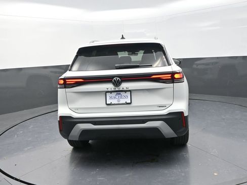 New 2026 Volkswagen Tiguan SE image 9