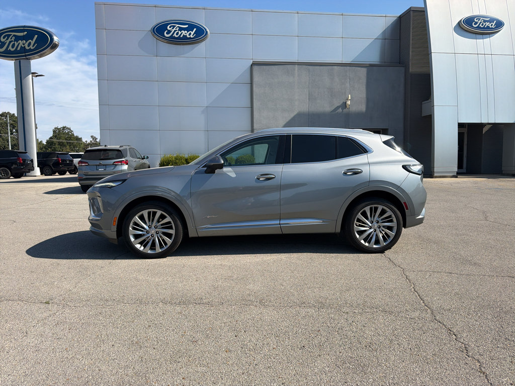 Used 2025 Buick Envision Avenir AWD/4WD image 2