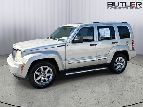 Used 2009 Jeep Liberty Limited w/ Premium Group II AWD/4WD image 3