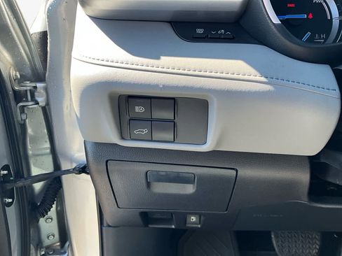 Used 2021 Toyota Highlander XLE image 24