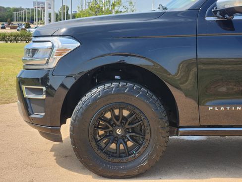 Used 2023 Ford Expedition Platinum AWD/4WD image 13
