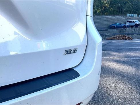 Used 2019 Toyota Sienna XLE w/ XLE Navigation Package FWD image 7