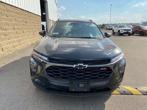 Used 2024 Chevrolet Trax RS w/ Sunroof Package image 3