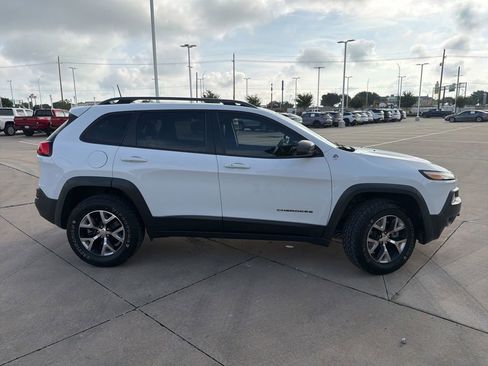 Used 2016 Jeep Cherokee Trailhawk w/ Comfort/Convenience Group AWD/4WD image 2