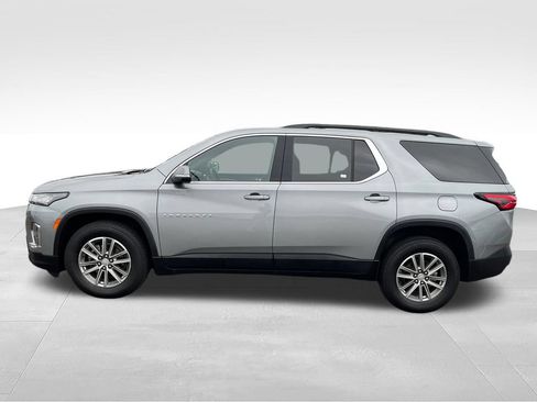Used 2023 Chevrolet Traverse LT FWD image 2