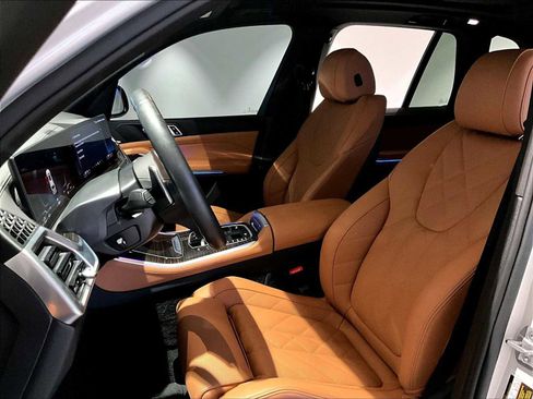 Used 2025 BMW X5 xDrive50e w/ M Sport Package image 8