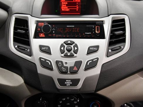 Used 2013 Ford Fiesta SE image 25