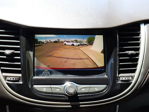 Used 2019 Chevrolet Trax LT w/ LT Convenience Package FWD image 46