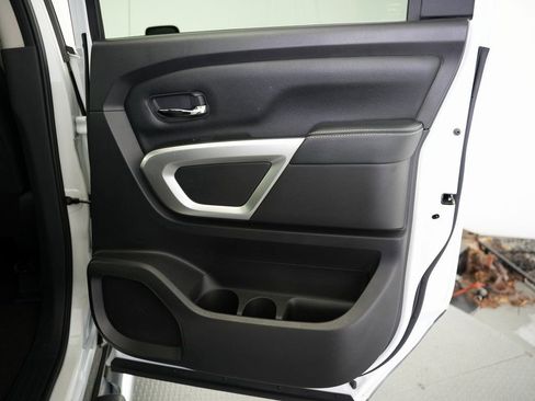 Used 2019 Nissan Titan PRO-4X AWD/4WD image 40