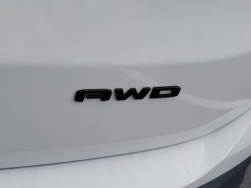 Used 2024 GMC Terrain SLE w/ Driver Convenience Package image 29