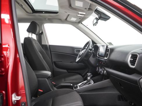 Certified 2024 Hyundai Venue SEL FWD image 11