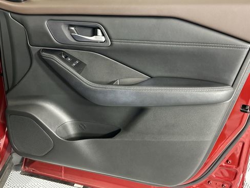 Used 2023 Nissan Rogue SV w/ SV Premium B Package image 31