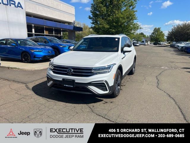 Used 2023 Volkswagen Tiguan SE AWD/4WD image 29