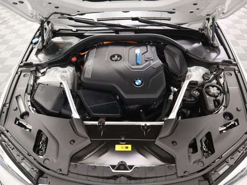 Certified 2023 BMW 530e w/ Premium Package image 30