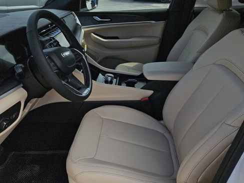 New 2025 Jeep Grand Cherokee Limited image 23