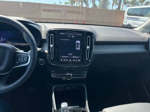 Used 2023 Volvo XC40 B5 Plus w/ Driver Assist Package AWD/4WD image 17