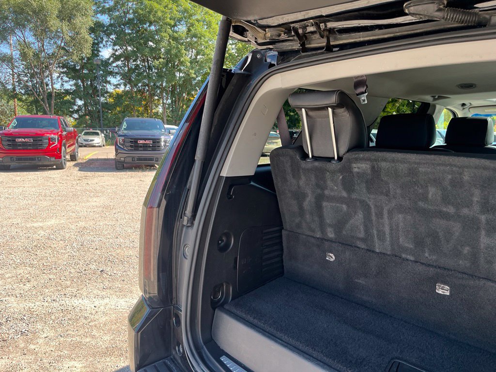 Used 2017 GMC Yukon Denali w/ Enhanced Security Package AWD/4WD image 12