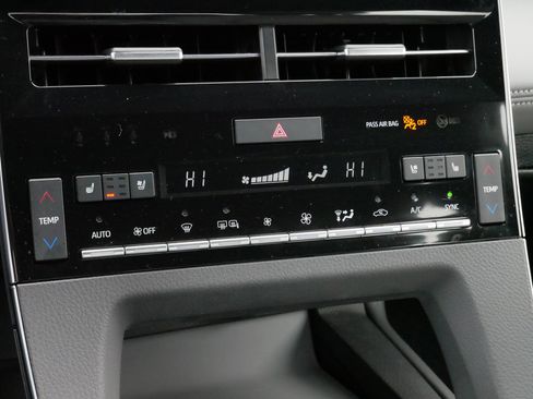 Used 2020 Toyota Avalon Limited image 23