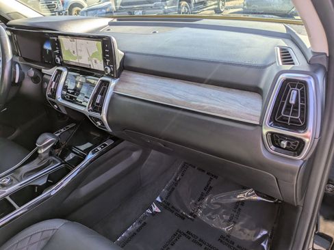 Used 2023 Kia Sorento SX Prestige image 34