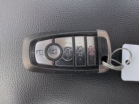 Used 2017 Ford Fusion SE w/ Fusion SE Technology Package AWD/4WD image 19