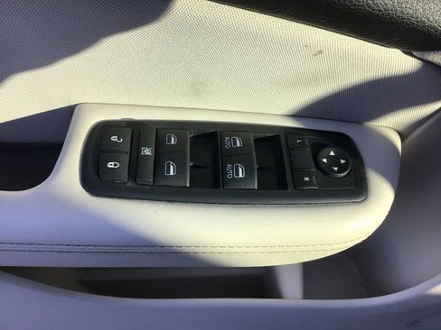 Used 2016 Chrysler 200 Limited image 16