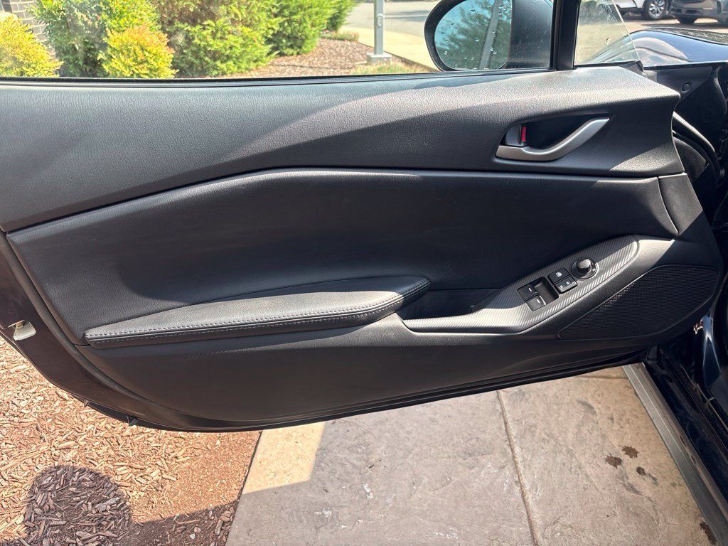Used 2021 MAZDA MX-5 Miata Sport RWD image 23