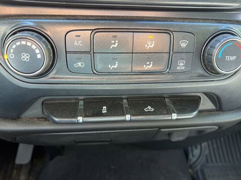 Used 2018 Chevrolet Silverado 1500 Custom w/ Custom Convenience Package AWD/4WD image 28