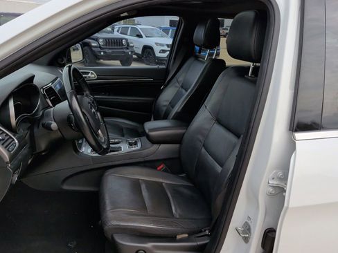 Used 2020 Jeep Grand Cherokee Limited image 12