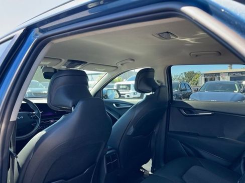 Certified 2023 Kia Niro Wind w/ Wind Preserve Package FWD image 13