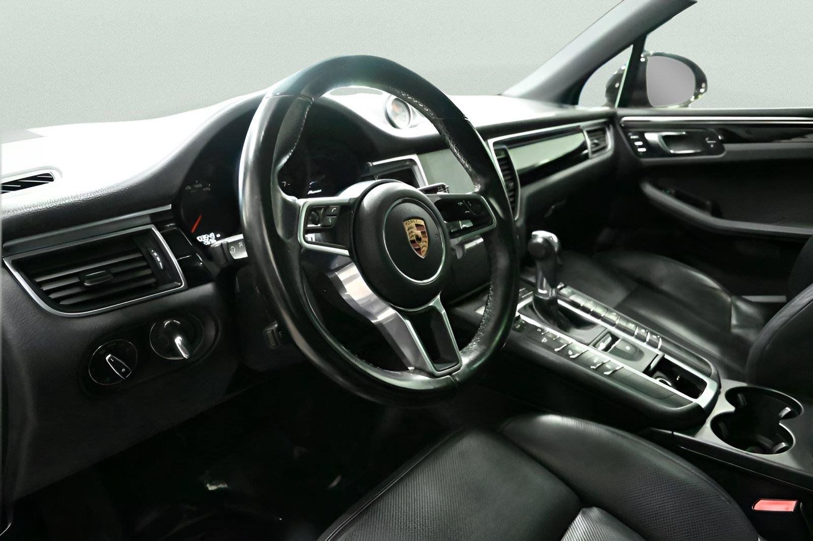 Used 2018 Porsche Macan AWD/4WD image 10