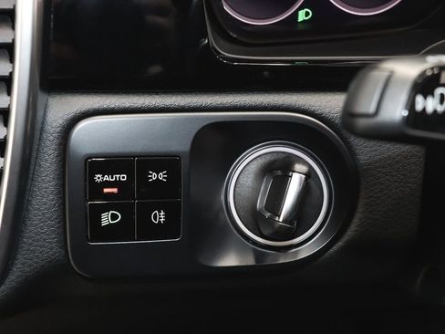 Used 2021 Porsche Cayenne w/ Premium Package image 31