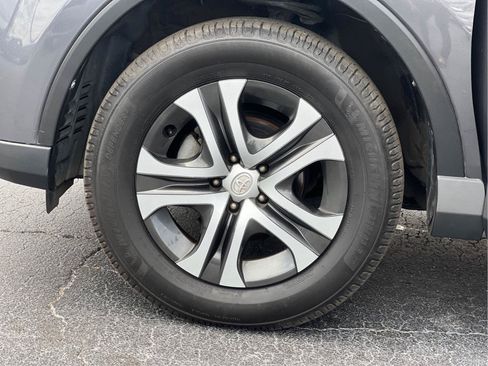 Used 2018 Toyota RAV4 LE FWD image 25
