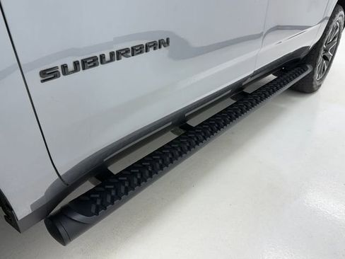 Used 2021 Chevrolet Suburban Z71 w/ Z71 Signature Package AWD/4WD image 7