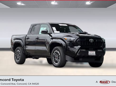 Certified 2025 Toyota Tacoma TRD Sport image 1