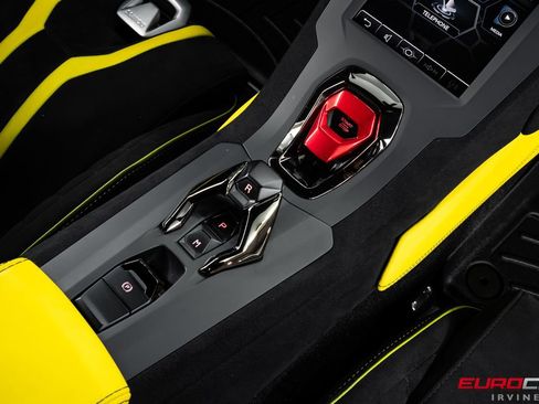 Used 2022 Lamborghini Huracan STO RWD image 35