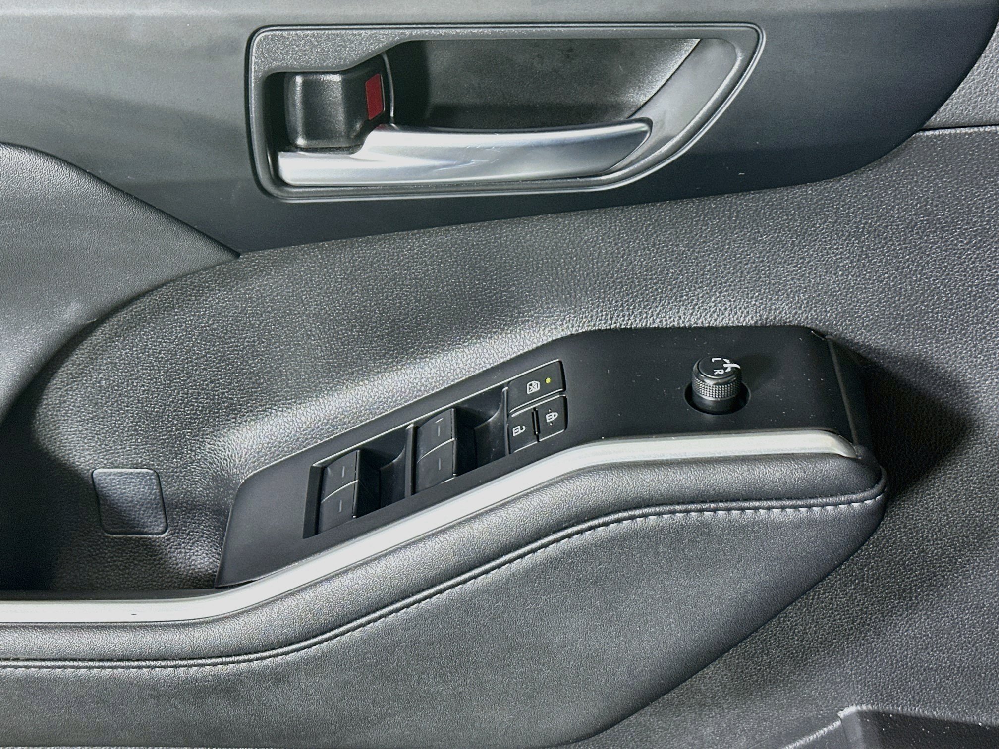 Used 2024 Toyota Highlander XSE FWD image 14