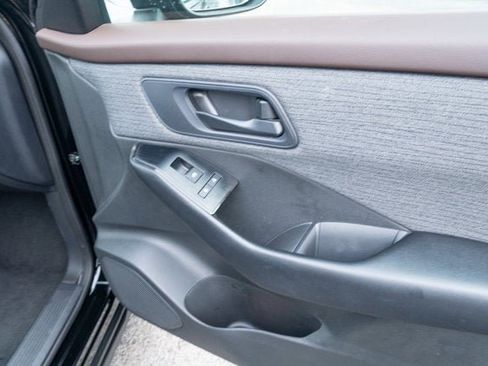 Used 2023 Nissan Rogue S image 43