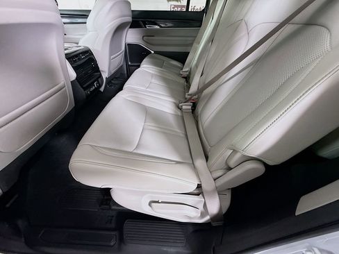 Used 2023 Jeep Wagoneer 4WD w/ Premium Group I image 30