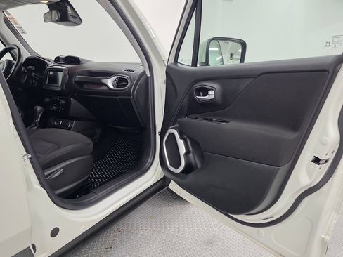 Used 2020 Jeep Renegade Latitude w/ Cold Weather Group AWD/4WD image 13